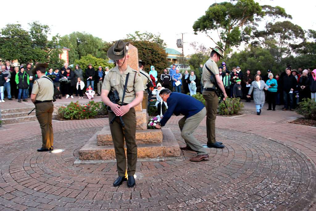 Brian Kirby (Eudunda RSL President) laying a wreath