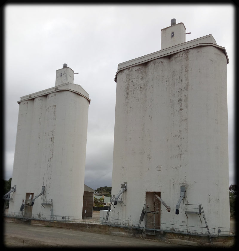 Eudunda Silo Art - Silos Need to be Painted