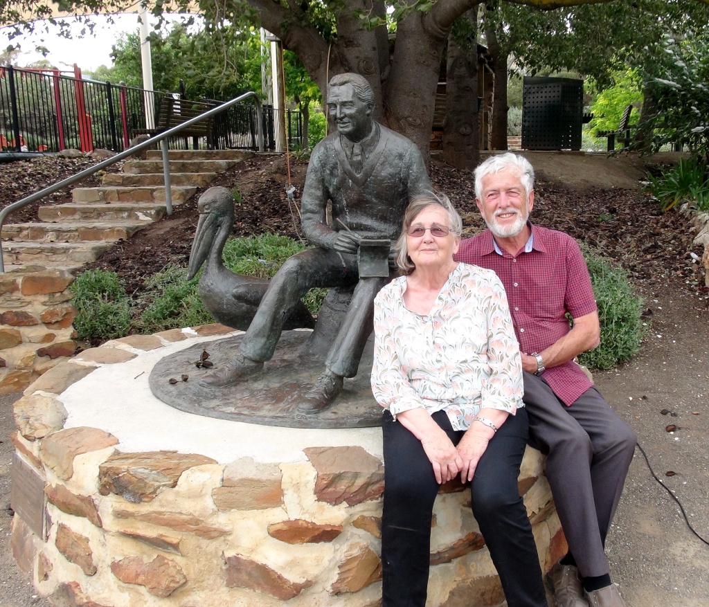 Janne & Jeff Minge with the Colin Thiele Sculpture on Colins 100th Birthday Anniversary Photo - Peter Herriman