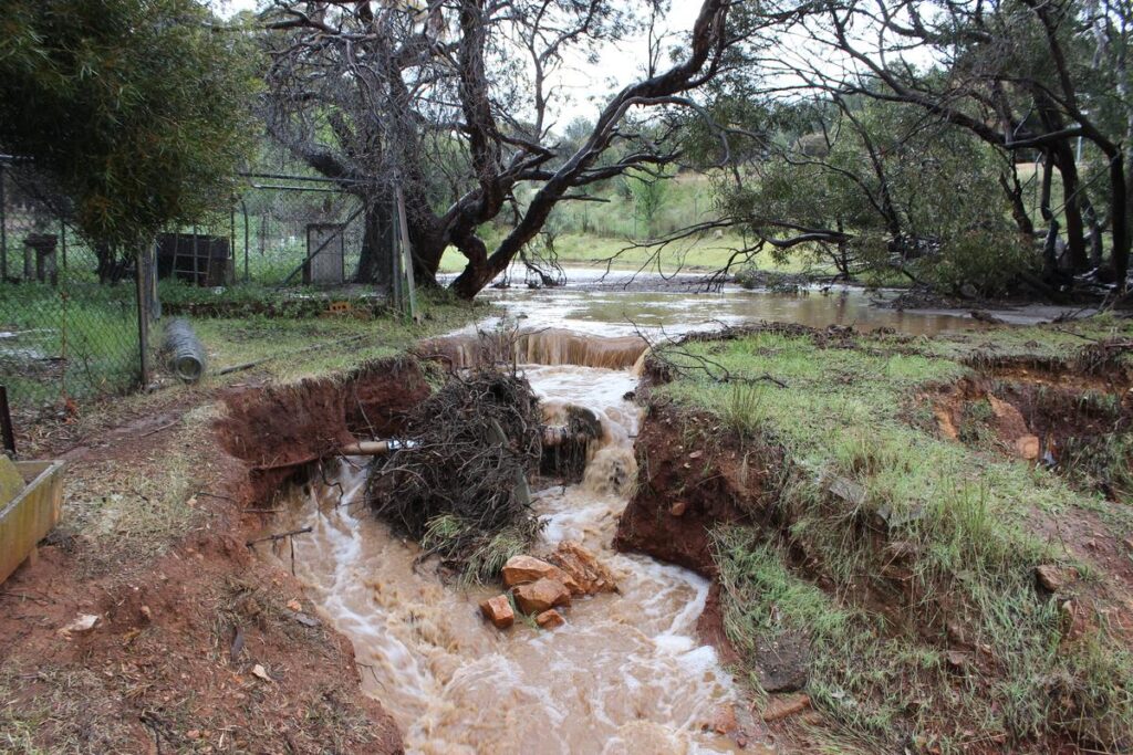 Kangaroo Park Creek (off Thiele Highway) SA Water Supply Pipeline under threat of damage