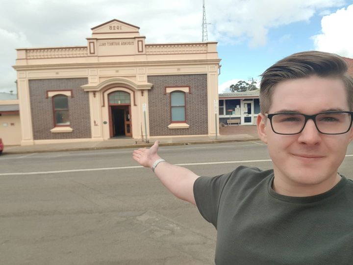 Samuels Selfie invites people to bring artwork in to Eudunda Hall